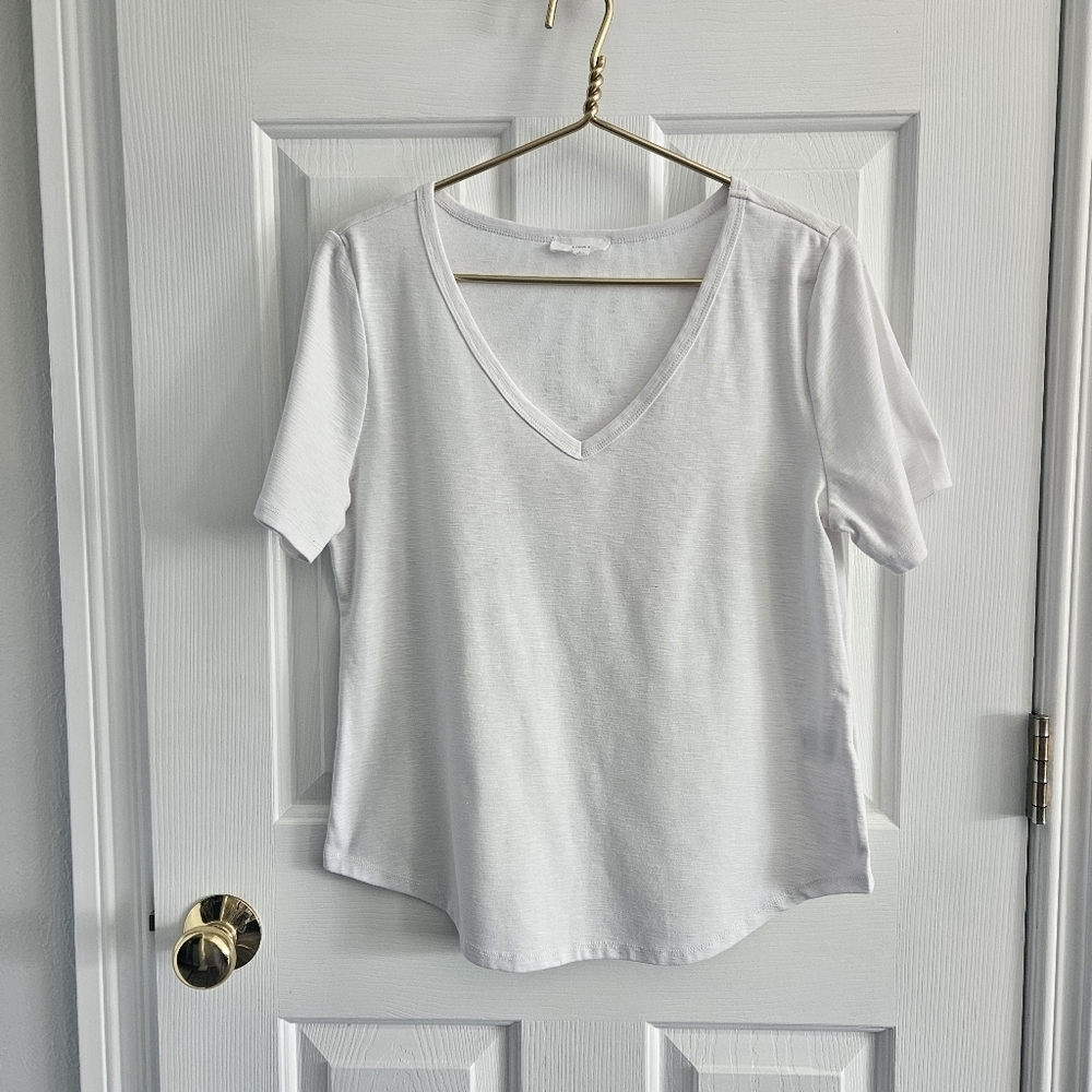 NWOT A Loves A Short Sleeve Shirttail Hem Knit Tee